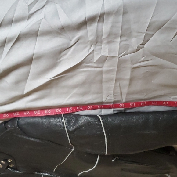 Like new- Unik Cafe racer style leather jacket sz 42 - Picture 9 of 11